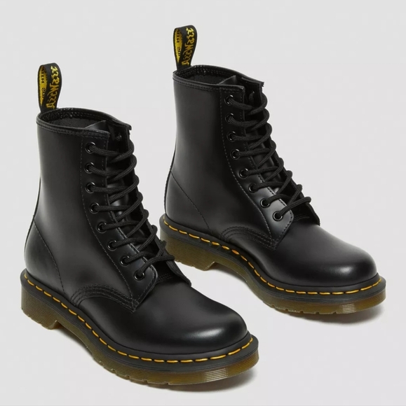 DR. MARTENS 1460 WOMEN'S SMOOTH LEATHER LACE UP BOOTS - Picture 1 of 7